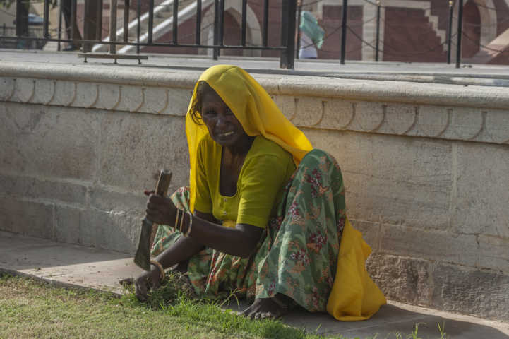 39 - India - Jaipur - mujer trabajando